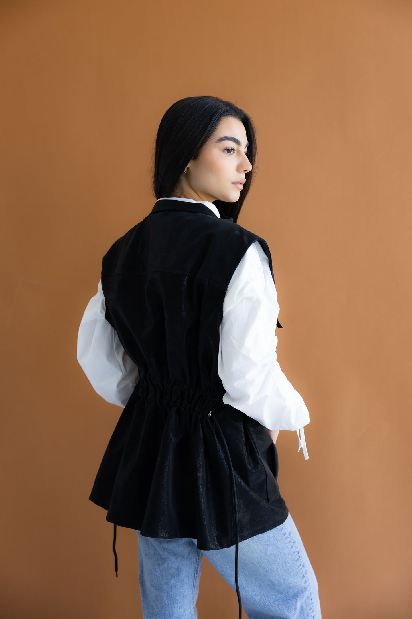 Aura Vest _Black