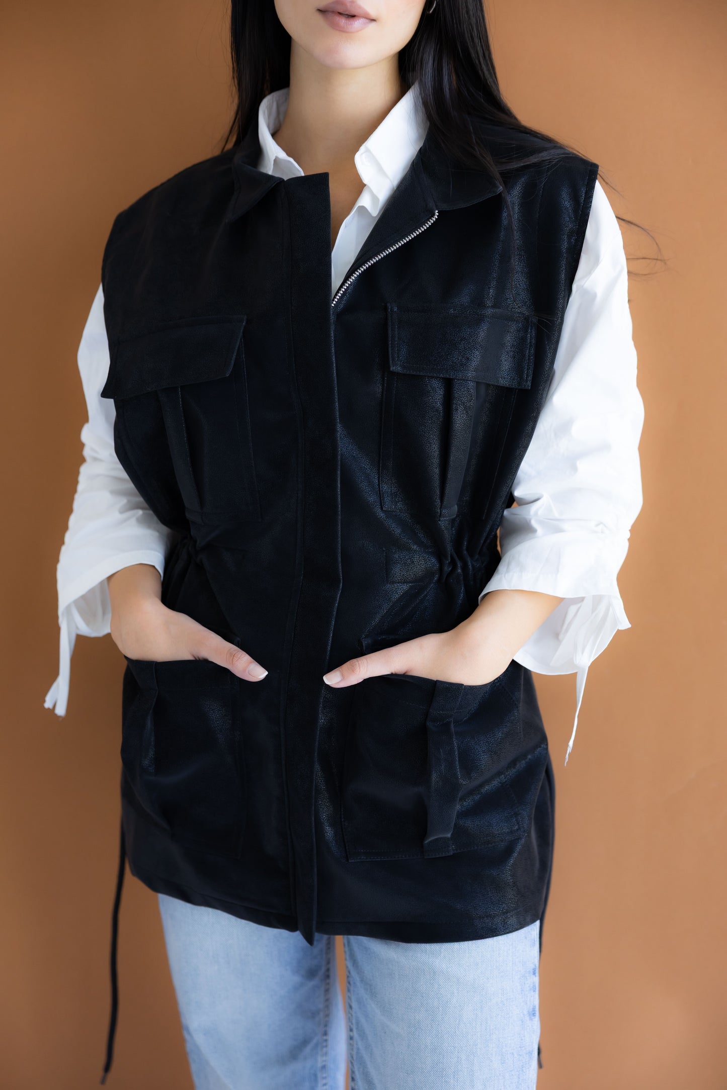Aura Vest _Black