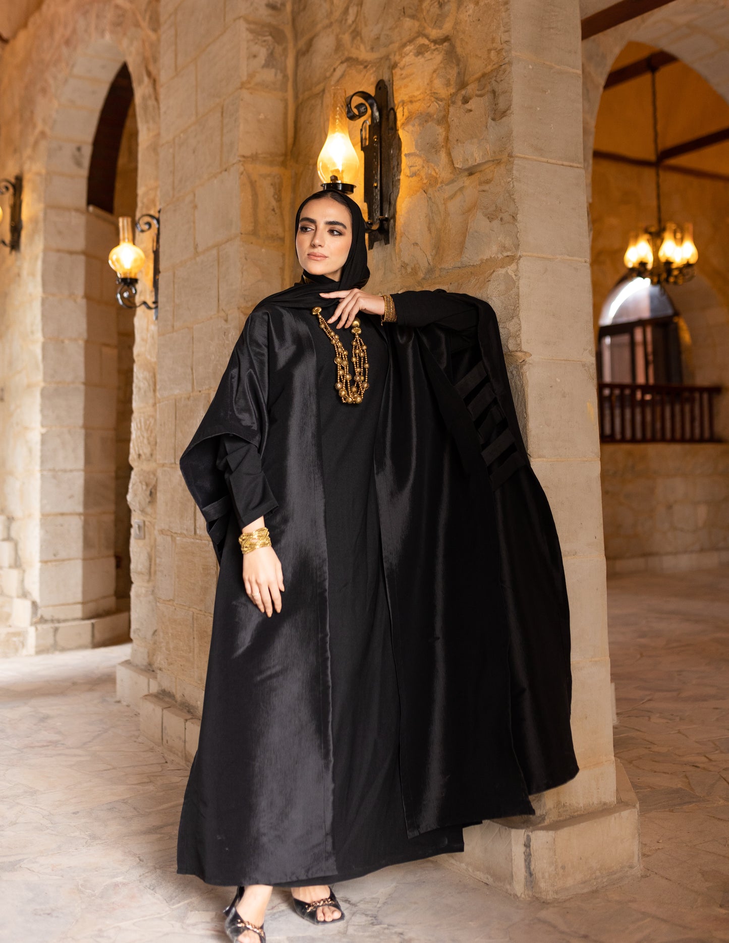 Opened shimmery kaftan _Black